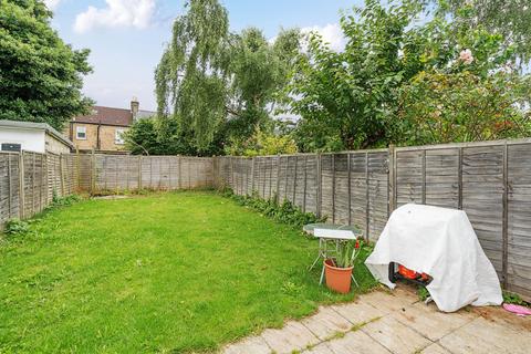 126 Arngask Road, London, SE6 1XX