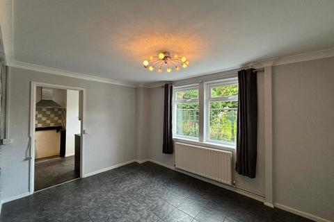 4 bedroom semi-detached house for sale, 59 Wapshott Road, Staines-upon-Thames, Middlesex, TW18 3EP
