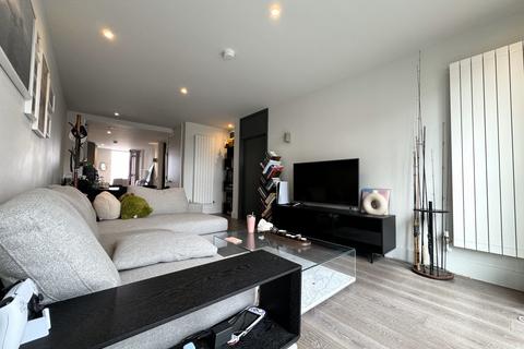 2 bedroom flat to rent, Windsor Square, Woolwich, London SE18