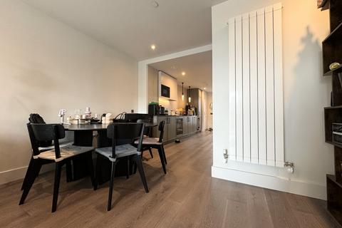 2 bedroom flat to rent, Windsor Square, Woolwich, London SE18