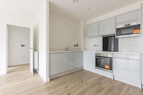 1 bedroom flat to rent, Luctons Close, Loughton, IG10