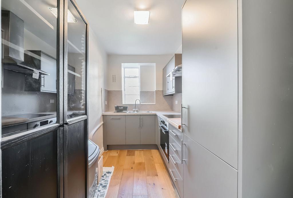 Apartment in London - View 3