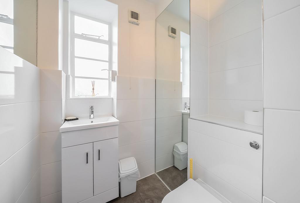 Apartment in London - More