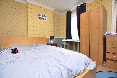 3 bedroom apartment to rent, Walnut Tree Close, Guildford, Surrey, GU1