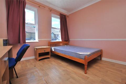 3 bedroom end of terrace house to rent, Walnut Tree Close, Guildford, Surrey, GU1