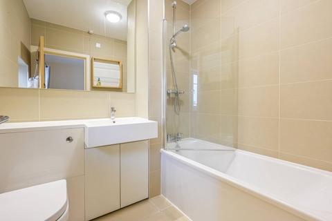 2 bedroom flat to rent, Riverview Court, Isle Of Dogs, London, E14