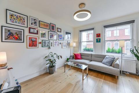 2 bedroom flat to rent, St John's Hill, Clapham Junction, London, SW11