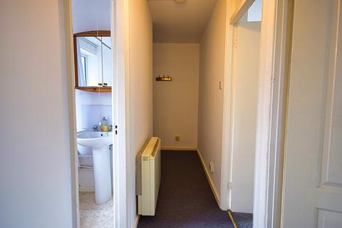 undefined, Green Hill Way, Shirley B90