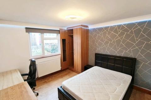 1 bedroom in a house share to rent, London, SW16