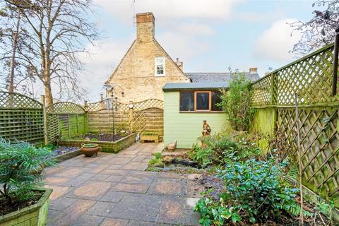 4 bedroom property to rent, Woodfield Drive, Charlbury OX7