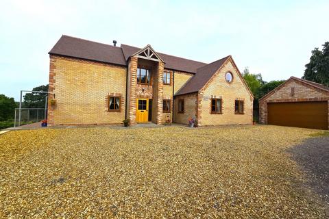 4 bedroom detached house to rent, Harmer Hill, Shrewsbury, Shropshire