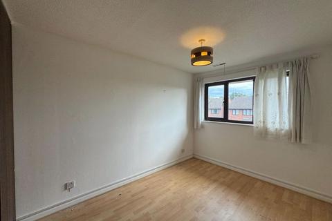 3 bedroom house to rent, Rowlands Close, London