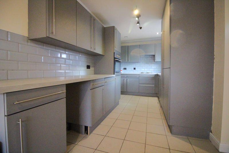 Silverthorne Avenue, Tipton 2 bed semidetached house £825 pcm (£190 pw)