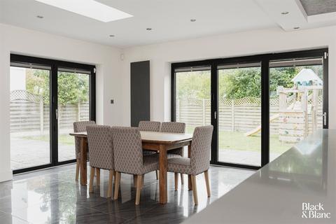 221 Leesons Hill, Chislehurst, BR7 6QJ