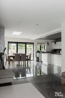 221 Leesons Hill, Chislehurst, BR7 6QJ