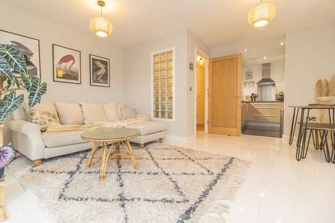 2 bedroom apartment to rent, Catrine, Victoria Wharf, Cardiff