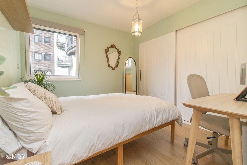 410 Catrine-18
