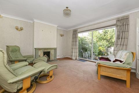 4 bedroom chalet for sale, Harecroft, Fetcham
