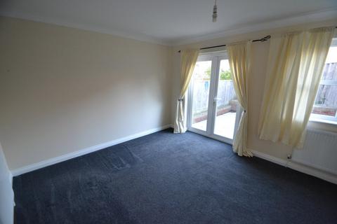 3 bedroom terraced house to rent, Meadowbrook, Off Ringwood Road