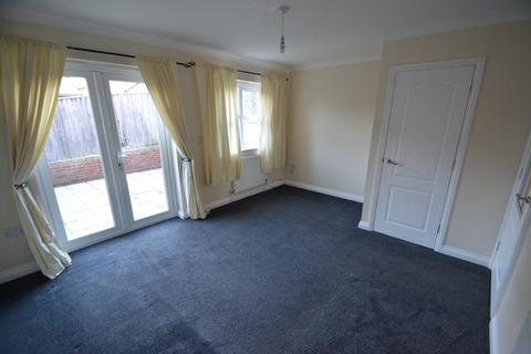 3 bedroom terraced house to rent, Meadowbrook, Off Ringwood Road