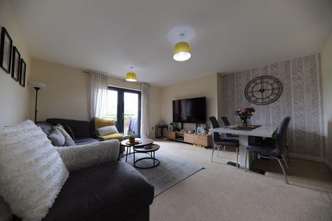2 bedroom apartment to rent, Raven Close, Watford WD18