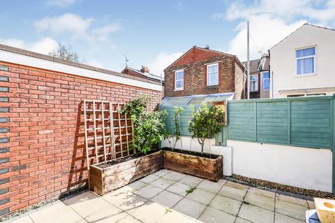 3 bedroom terraced house to rent, Bedhampton Road, Portsmouth