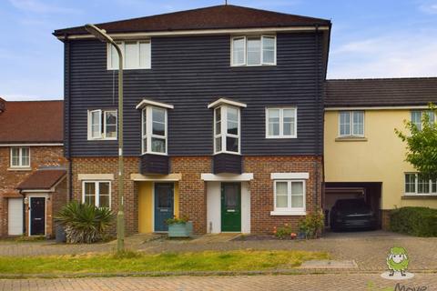 3 bedroom terraced house for sale, RICHARDS FIELD, CHINEHAM, BASINGSTOKE, HAMPSHIRE, RG24