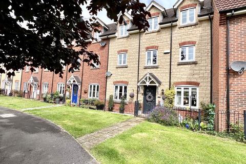 3 bedroom townhouse for sale, King Edward Close, Calne SN11