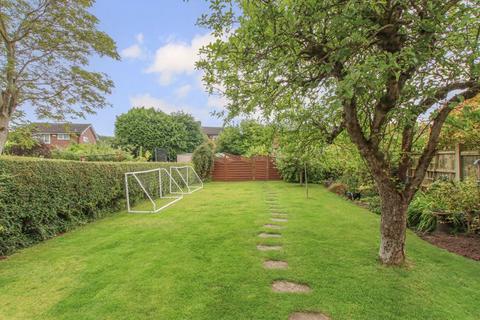 3 bedroom semi-detached house for sale, London road, Aston Clinton