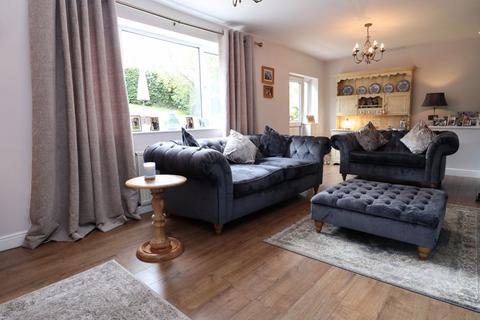 4 bedroom end of terrace house for sale, Ferndale Crescent, Macclesfield