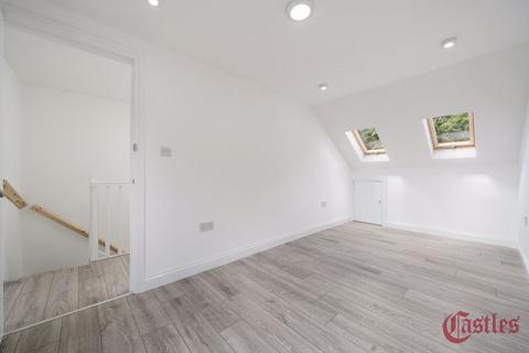 3 bedroom apartment for sale, Hornsey Park Road, N8