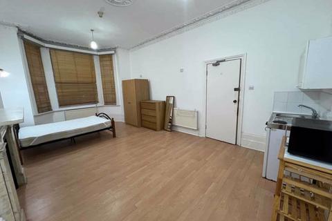 Apartment to rent, Longley Road, Tooting Broad Way,