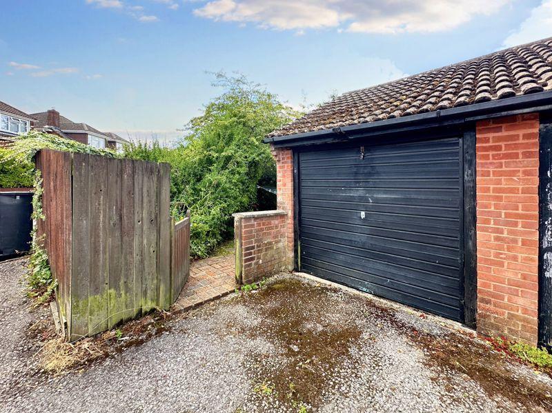 Garage in Block and