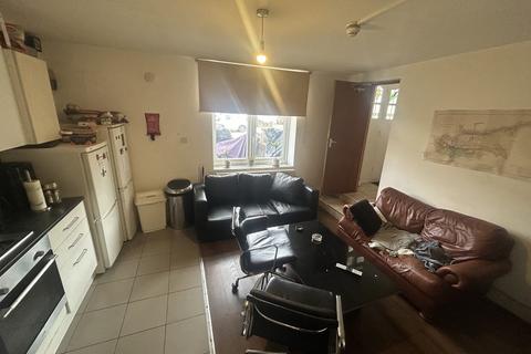 House share to rent, Berkshire Gardens, London N13