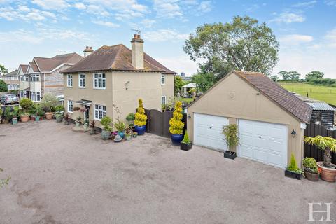 White Lodge Clacton Road, Great Holland, Frinton-on-sea, CO13 0JU