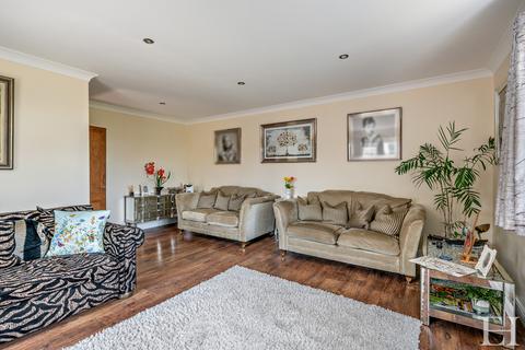 White Lodge Clacton Road, Great Holland, Frinton-on-sea, CO13 0JU