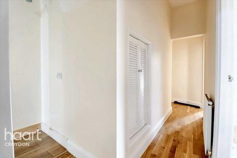 2 bedroom flat for sale, Bensham Lane, Croydon