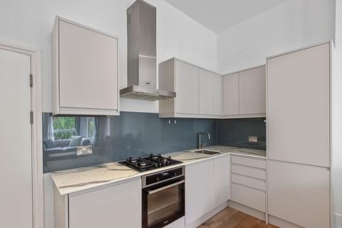 2 bedroom ground floor flat to rent, Greencroft Gardens, London NW6