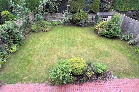 2 Chantry Orchard, Steyning, BN44 3SL