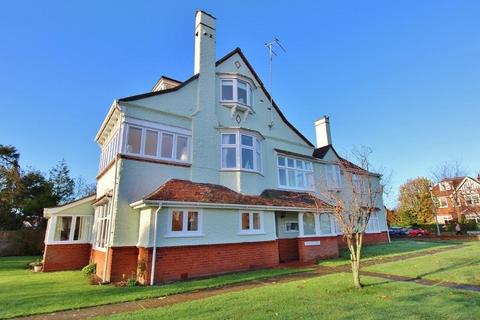 1 bedroom flat to rent, Old Road, Frinton-on-Sea CO13