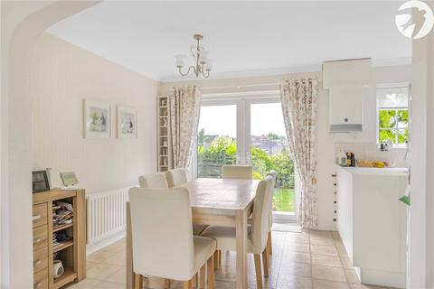 16 Stuart Close, Hextable, Swanley, BR8 7LY