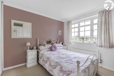 16 Stuart Close, Hextable, Swanley, BR8 7LY