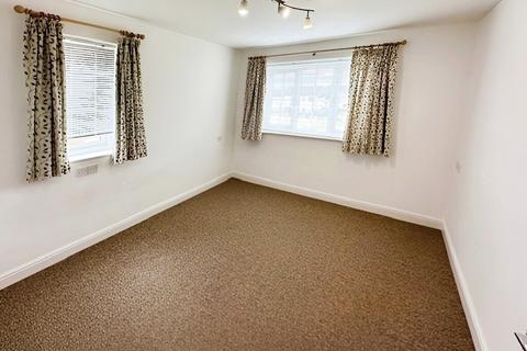 2 bedroom flat for sale, Henley Road, Bedford