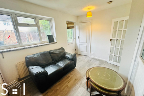 2 bedroom terraced house to rent, Sipson Road, West Drayton, UB7