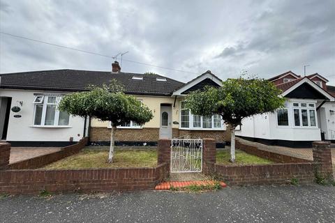 4 bedroom bungalow to rent, St Georges, Hornchurch, hornchurch