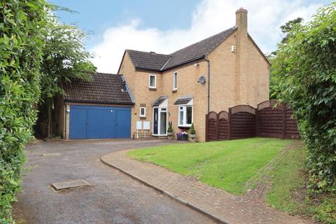 4 bedroom detached house for sale, Milfoil Avenue, Conniburrow, MK14