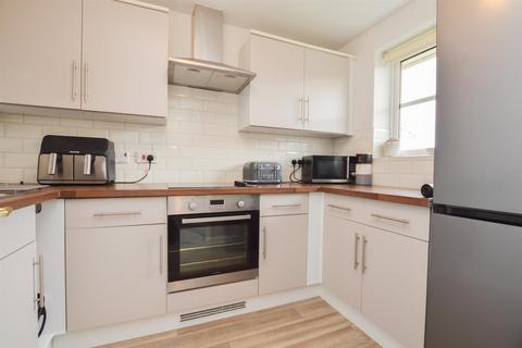 1 bedroom flat to rent, Falmouth Close, Eastbourne