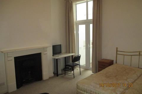 9 bedroom terraced house to rent, Waverley Road, Southsea