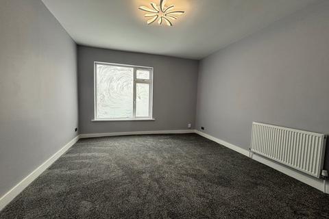 2 bedroom flat to rent, Bradshaw, Bolton BL2