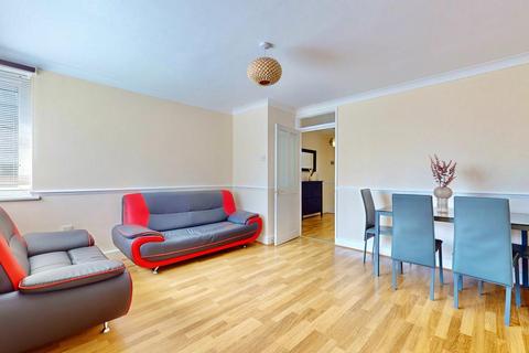 2 bedroom flat to rent, Hatfield Close, Ilford, IG6